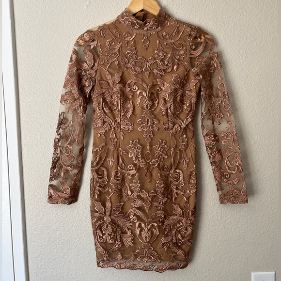 NWT Windsor Laced Bodycon Mini Dress Long Sleeve Mock Neck Open Back Small - Picture 1 of 10